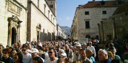 what-is-over-tourism-crowded-croatia dubrovnik