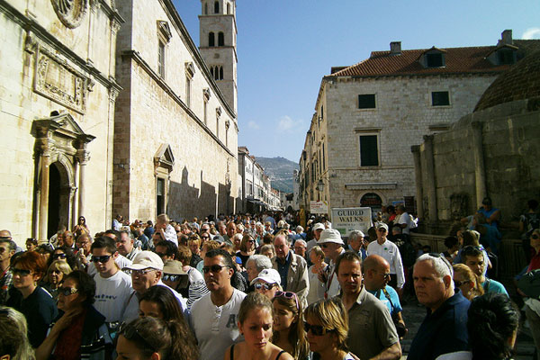 what-is-over-tourism-crowded-croatia dubrovnik